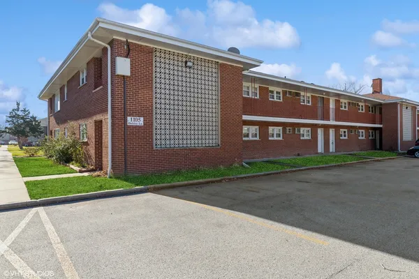 $1,500 | 1105 Holiday Lane, Unit 7, Des Plaines, IL 60016