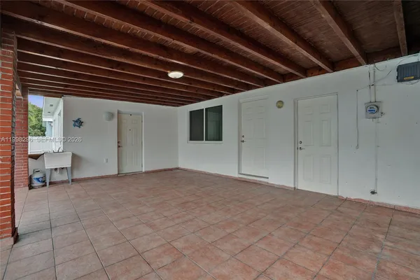 $2,650 | 877 West 33rd Street, Hialeah, FL 33012