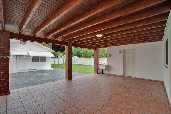 $2,650 | 877 West 33rd Street, Hialeah, FL 33012