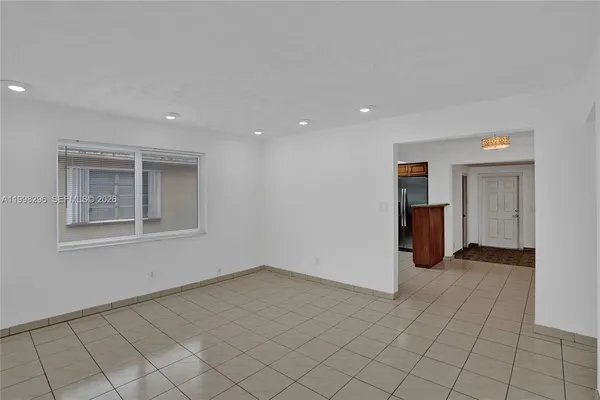 $2,650 | 877 West 33rd Street, Hialeah, FL 33012