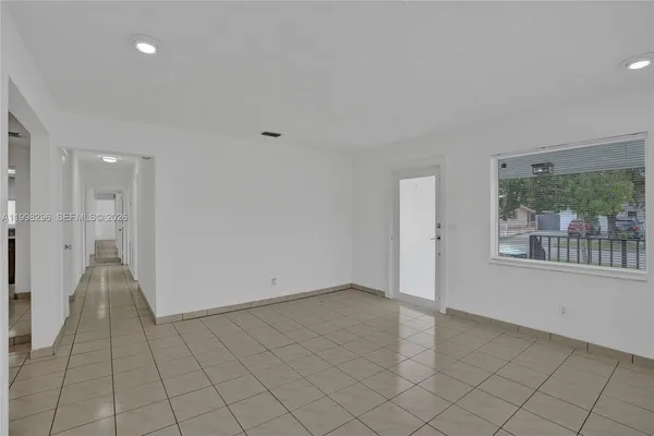 $2,650 | 877 West 33rd Street, Hialeah, FL 33012