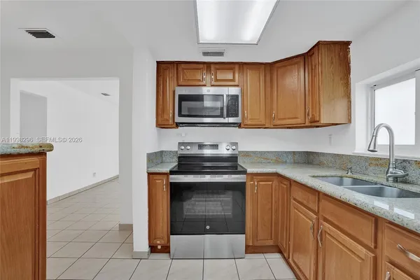 $2,650 | 877 West 33rd Street, Hialeah, FL 33012