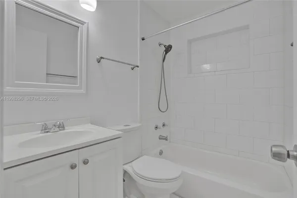 $2,650 | 877 West 33rd Street, Hialeah, FL 33012