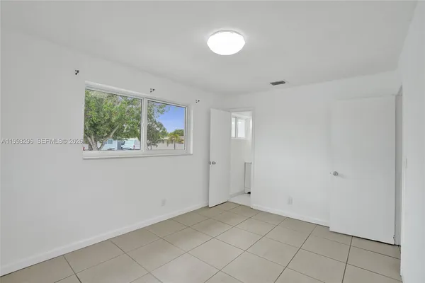 $2,650 | 877 West 33rd Street, Hialeah, FL 33012