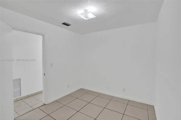 $2,650 | 877 West 33rd Street, Hialeah, FL 33012