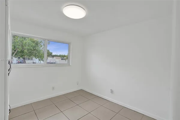 $2,650 | 877 West 33rd Street, Hialeah, FL 33012