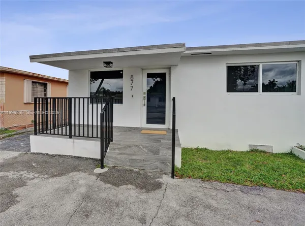 $2,650 | 877 West 33rd Street, Hialeah, FL 33012