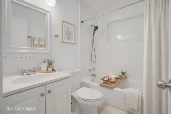 $2,650 | 877 West 33rd Street, Hialeah, FL 33012