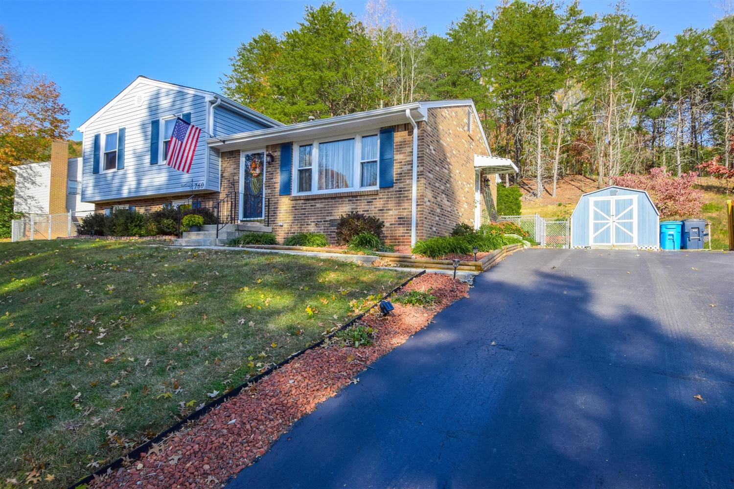 760 Estates Road Southeast Roanoke, VA 24014 - Photo 2 of 30 02-Photo-2