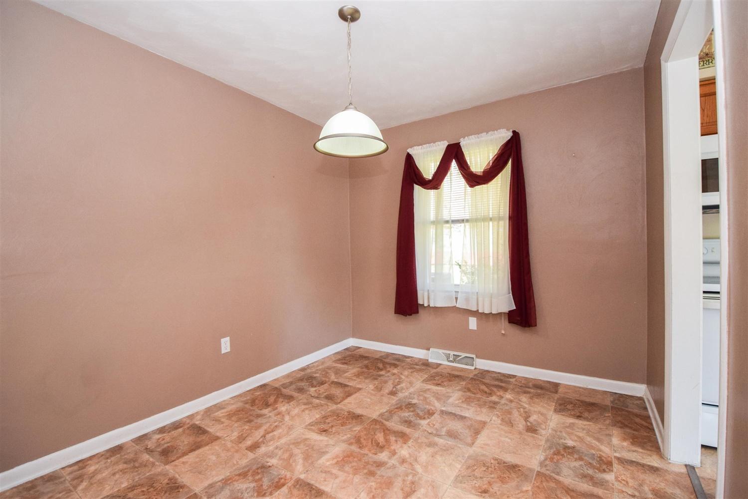 760 Estates Road Southeast Roanoke, VA 24014 - Photo 9 of 30 06-Photo-6