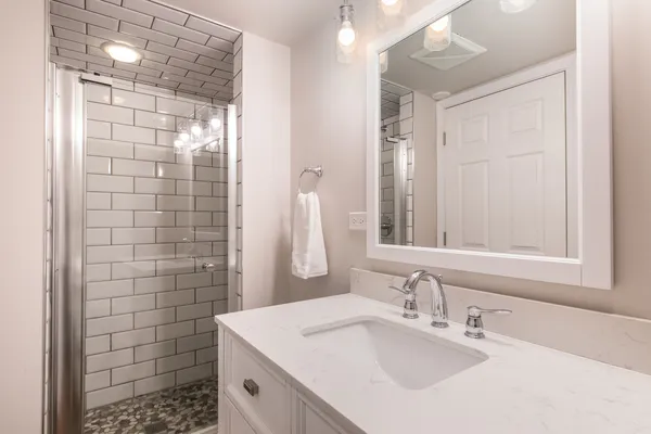 $899,000 | 831 South Prospect Avenue, Park Ridge, IL 60068