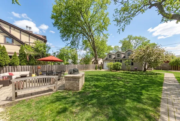 $899,000 | 831 South Prospect Avenue, Park Ridge, IL 60068