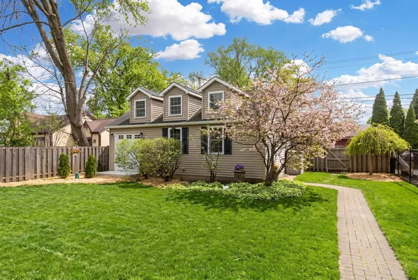 $899,000 | 831 South Prospect Avenue, Park Ridge, IL 60068