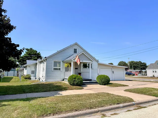 $219,000 | 731 North Michigan Street, Prairie du Chien, WI 53821