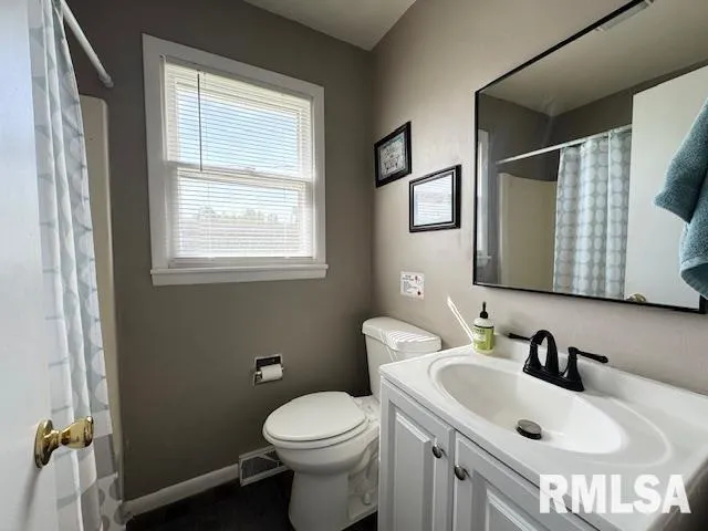 $162,900 | 2205 Melanie Lane, Marion, IL 62959