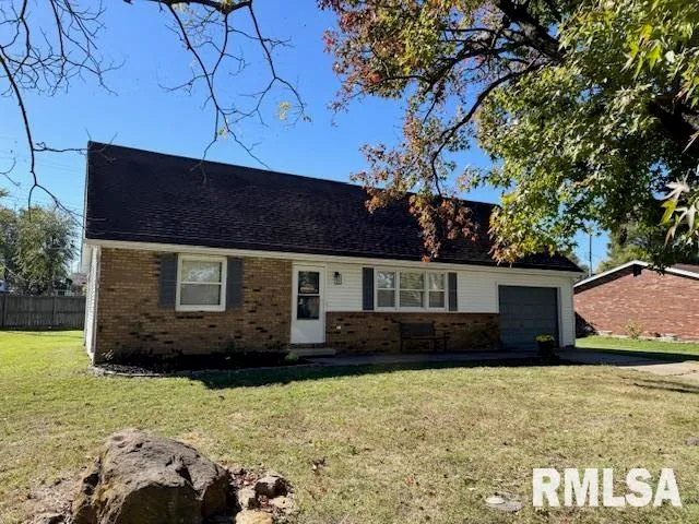 $162,900 | 2205 Melanie Lane, Marion, IL 62959