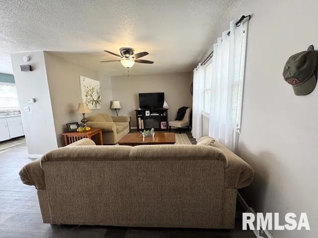 $162,900 | 2205 Melanie Lane, Marion, IL 62959