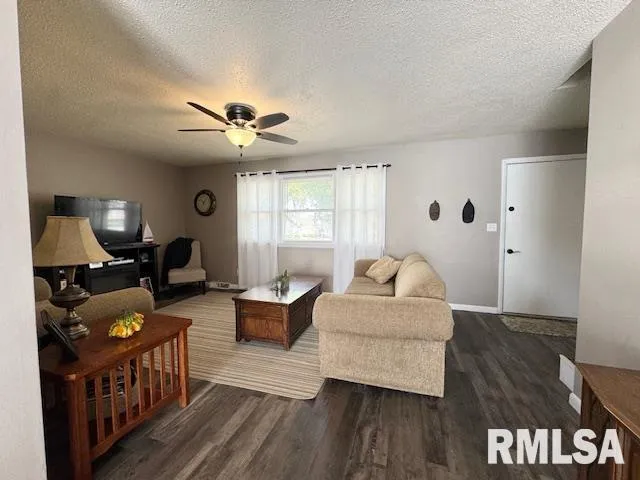 $162,900 | 2205 Melanie Lane, Marion, IL 62959