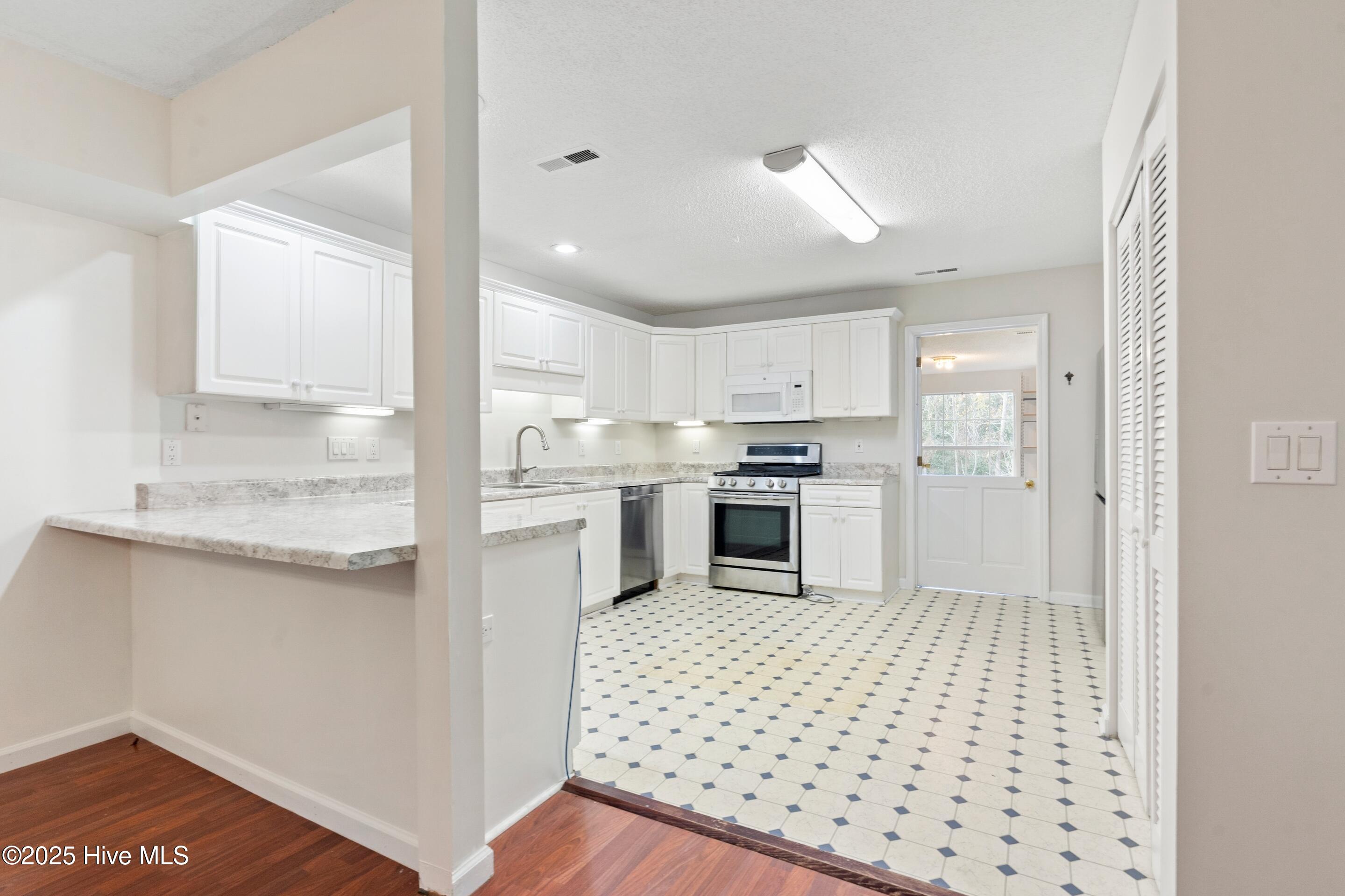 278 Batson Road Hampstead, NC 28443 - Photo 15 of 54 Kitchen