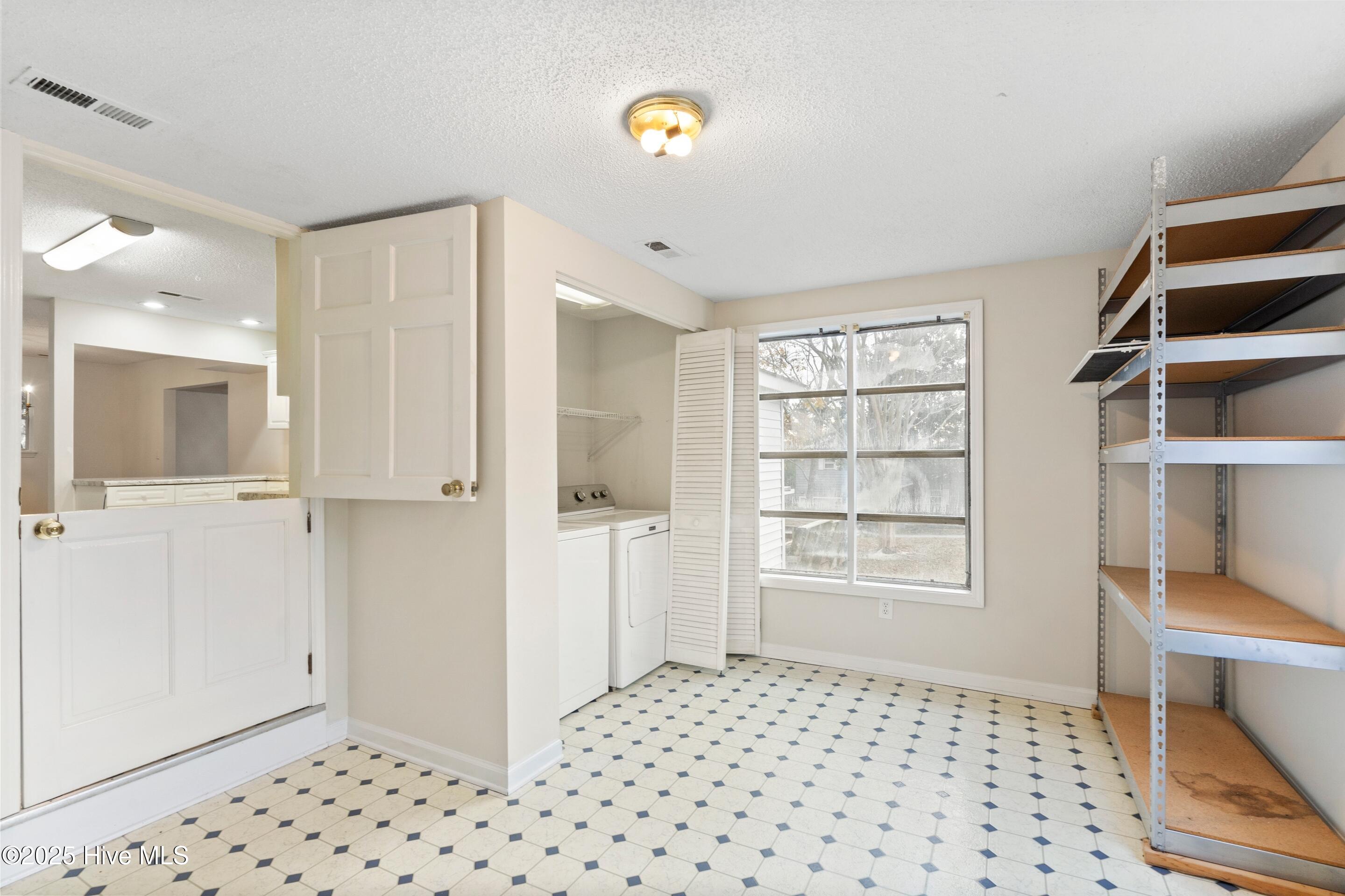 278 Batson Road Hampstead, NC 28443 - Photo 23 of 54 Laundry/Pantry