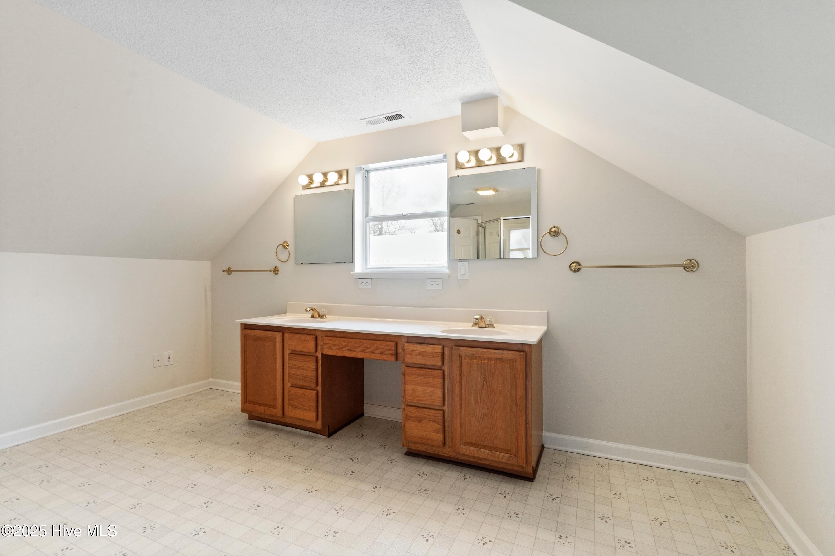 278 Batson Road Hampstead, NC 28443 - Photo 36 of 54 2nd Floor Bath