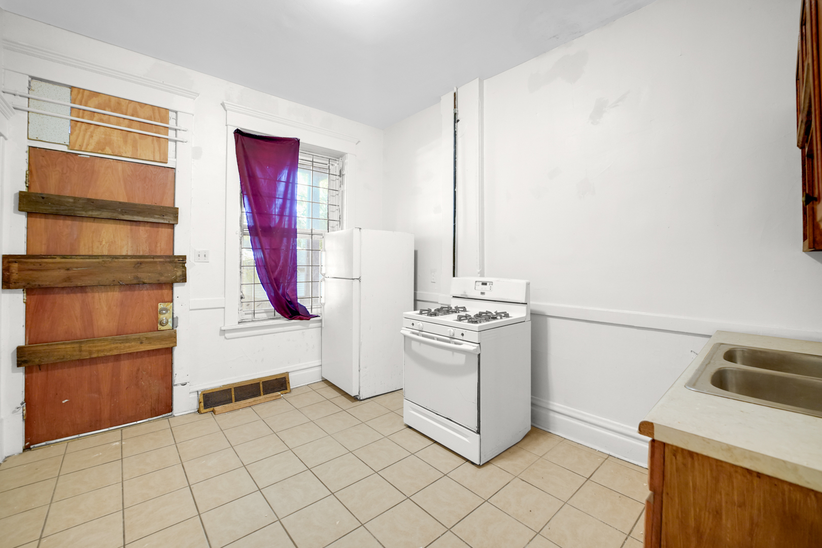 6045 South Peoria Street Chicago, IL 60621 - Photo 6 of 25 a view of utility room