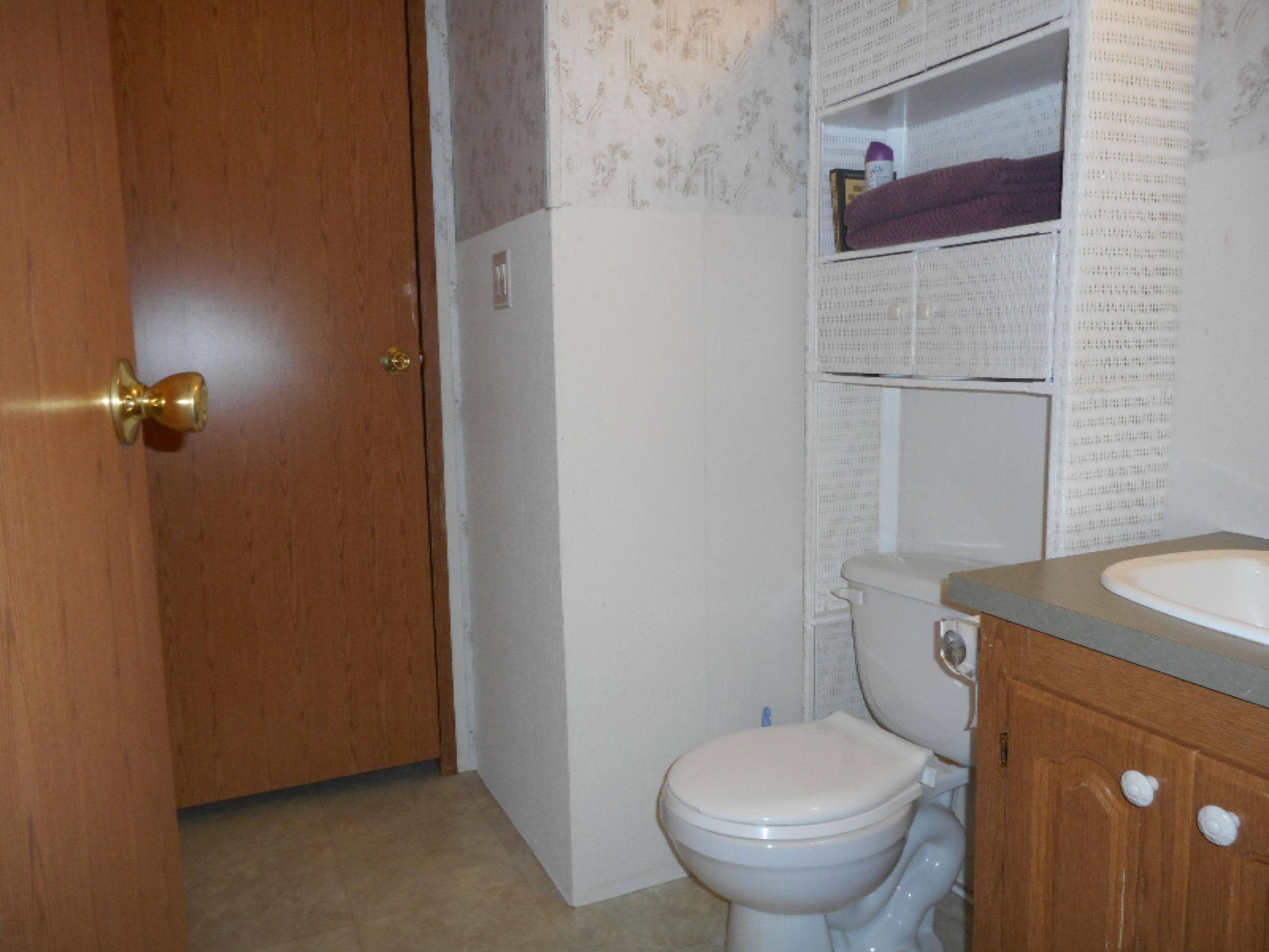 1039 East Wilke Road Rothbury, MI 49452 - Photo 2 of 9 Bloss 2nd bath