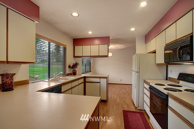 17560 Southeast 136th Street Renton, WA 98059 - Photo 2 of 11