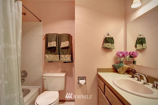 17560 Southeast 136th Street Renton, WA 98059 - Photo 7 of 11