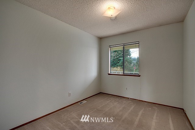 17560 Southeast 136th Street Renton, WA 98059 - Photo 8 of 11