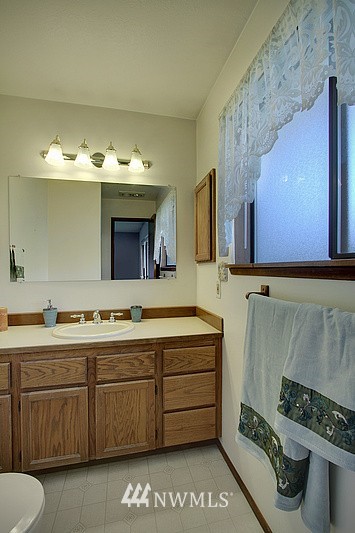 17560 Southeast 136th Street Renton, WA 98059 - Photo 9 of 11
