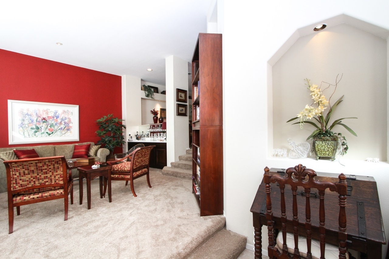 5155 Renaissance Avenue, Unit B San Diego, CA 92122 - Photo 3 of 25