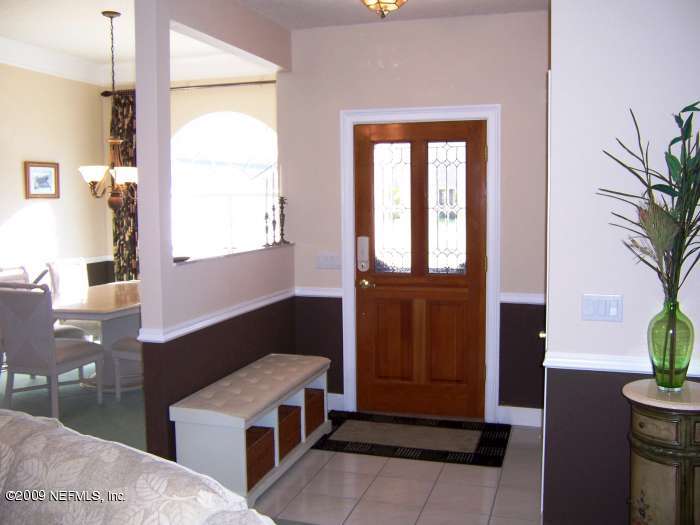 516 Moultrie Wells Road St. Augustine, FL 32086 - Photo 2 of 18 a living room with furniture and a potted plant