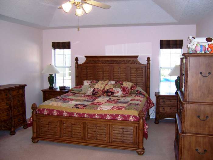 516 Moultrie Wells Road St. Augustine, FL 32086 - Photo 10 of 18 a bed sitting in a bedroom next to a lamp