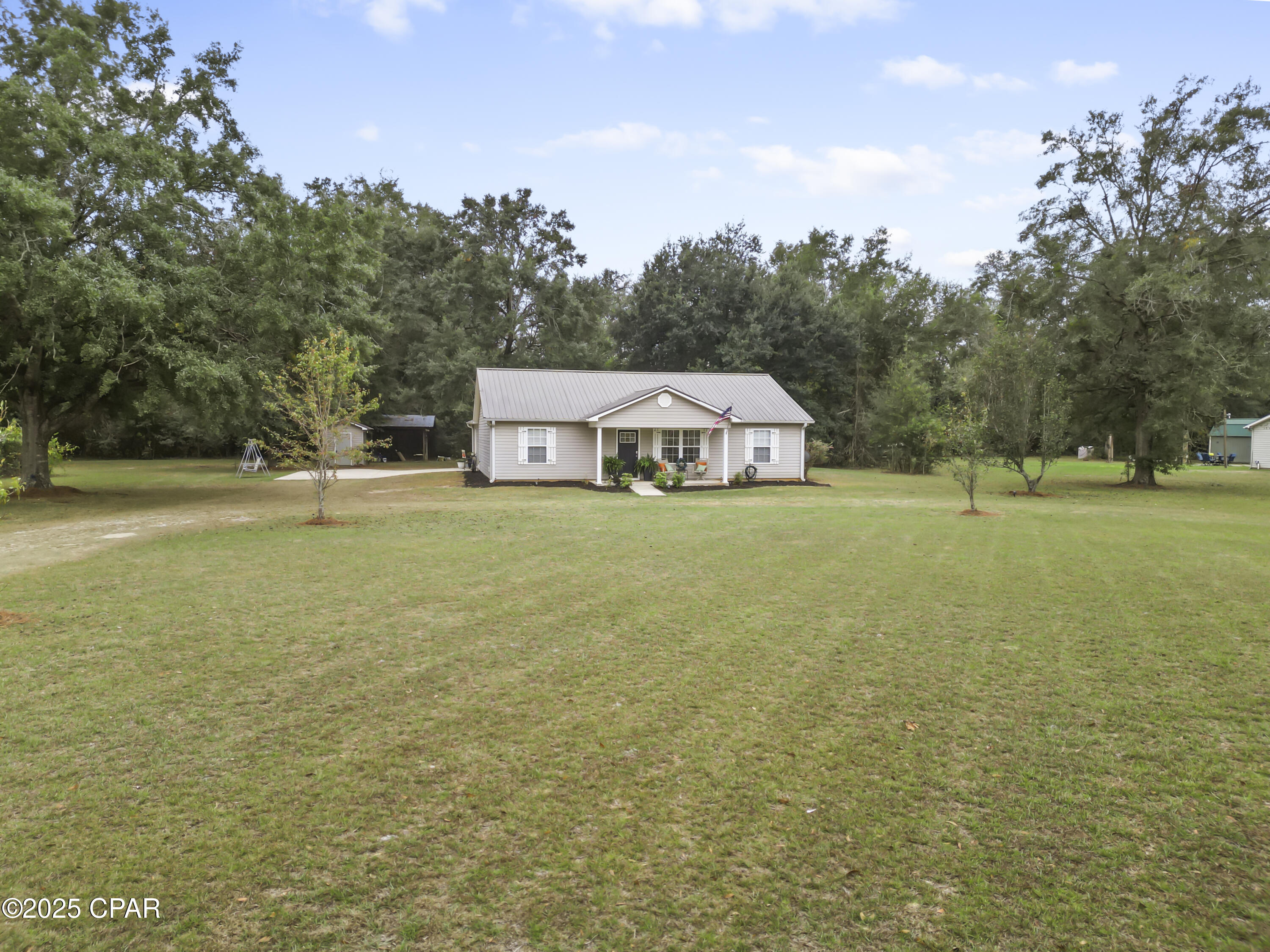 17730 Cardinal Drive Blountstown, FL 32424 - Photo 3 of 32