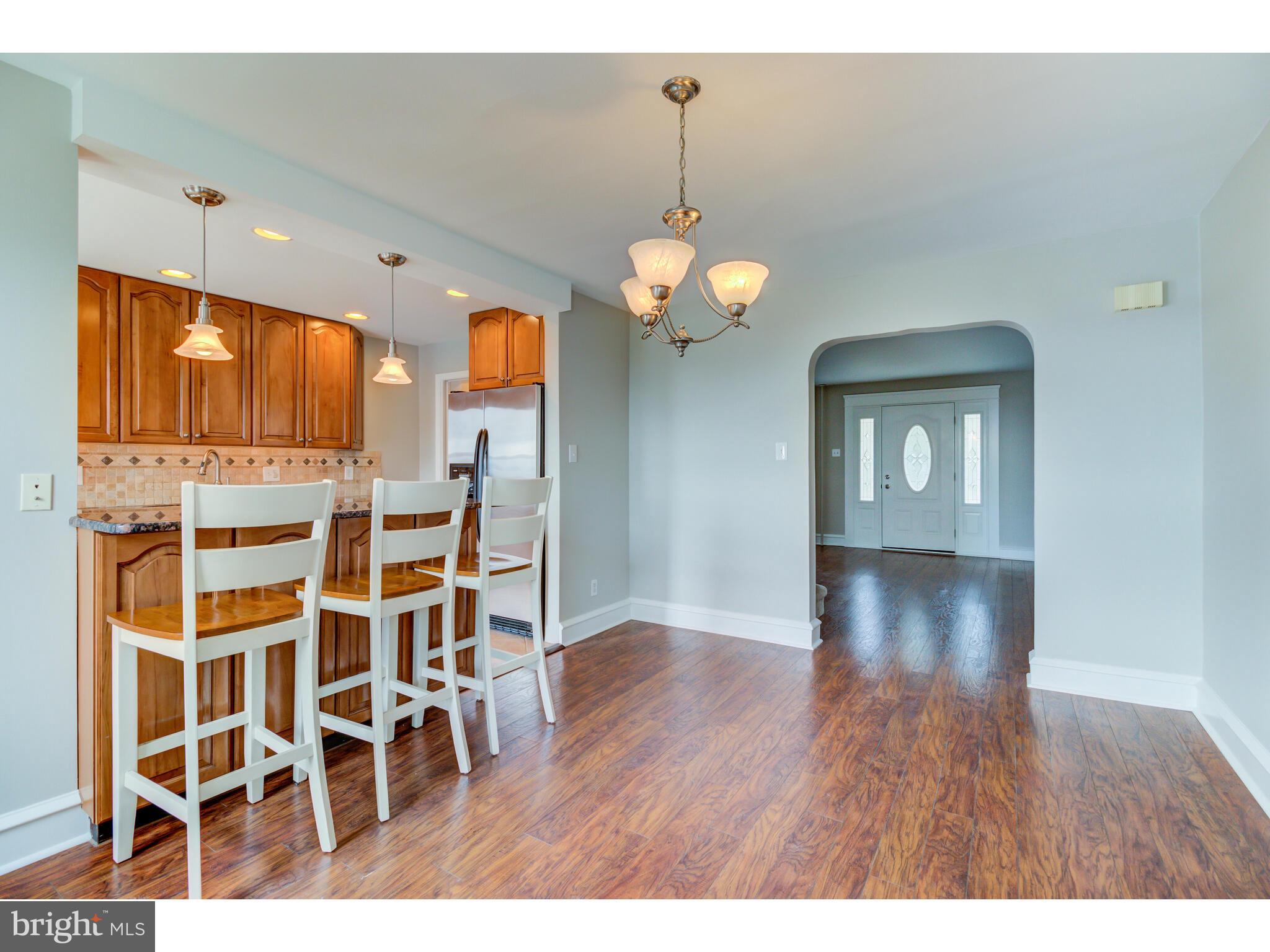 Dining room to living room