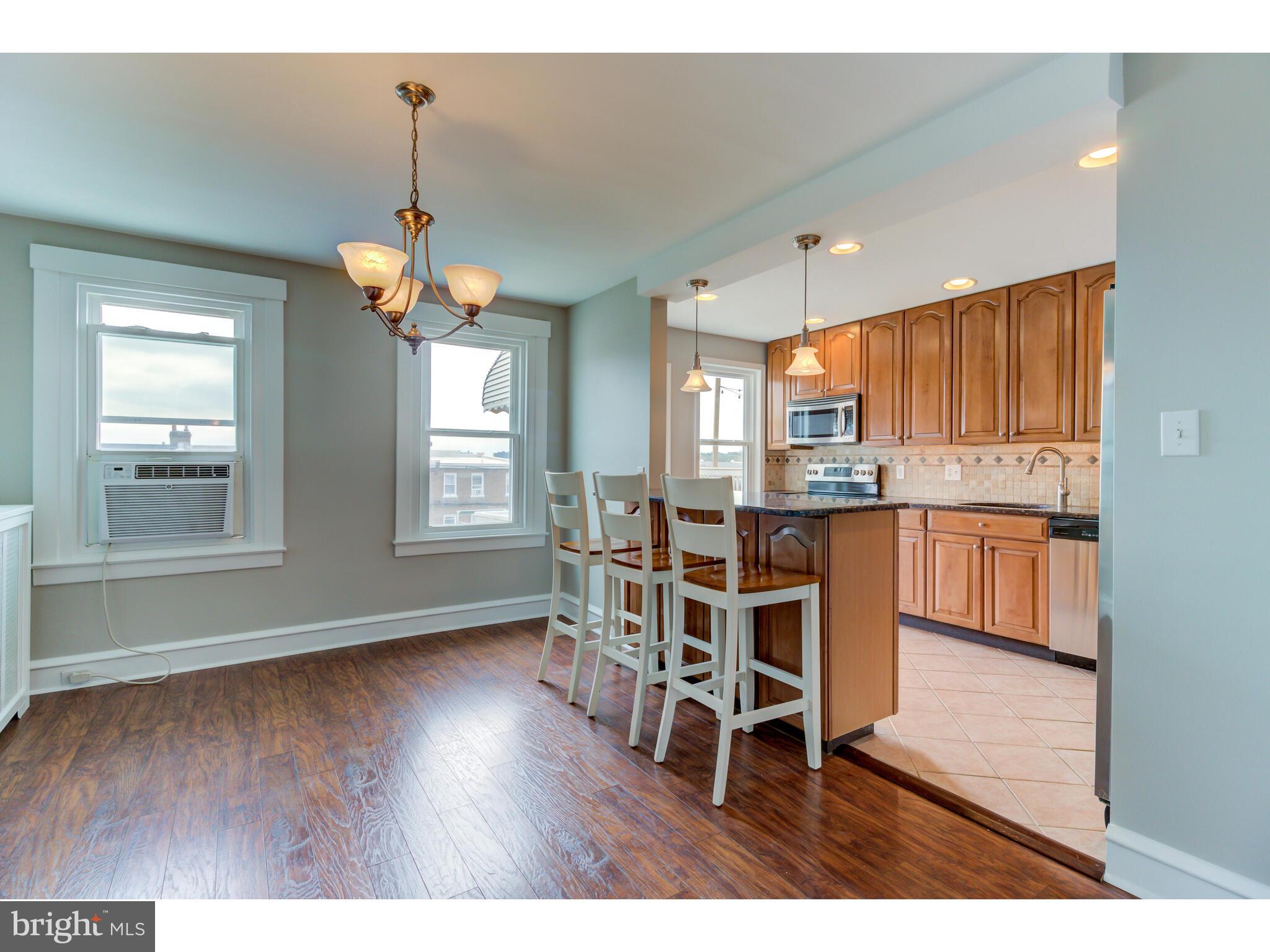 Dining room w/ breakfast bar. Stools are included.