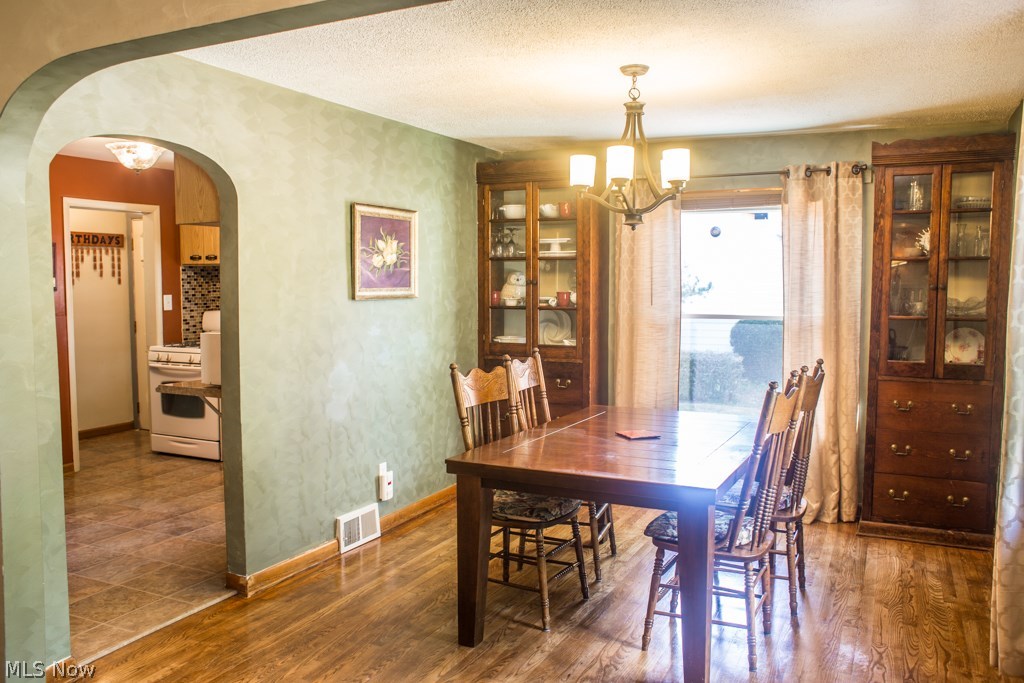 2536 Ridgewood Road Akron, OH 44313 - Photo 26 of 35