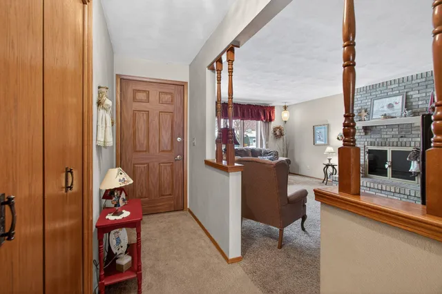 $319,900 | 2516 West Sunnyview Circle, Appleton, WI 54914