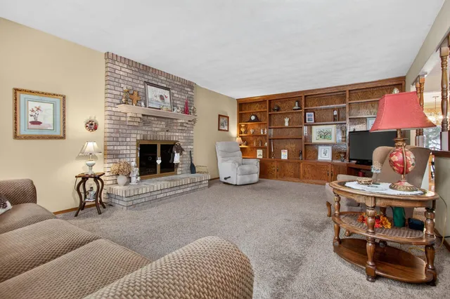 $319,900 | 2516 West Sunnyview Circle, Appleton, WI 54914