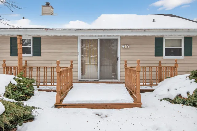 $319,900 | 2516 West Sunnyview Circle, Appleton, WI 54914