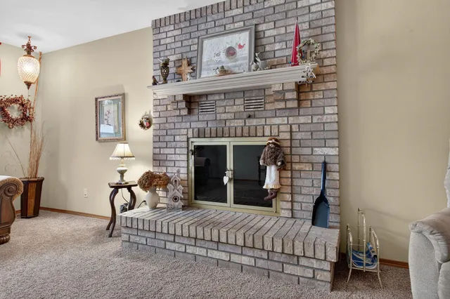 $319,900 | 2516 West Sunnyview Circle, Appleton, WI 54914