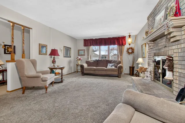 $319,900 | 2516 West Sunnyview Circle, Appleton, WI 54914