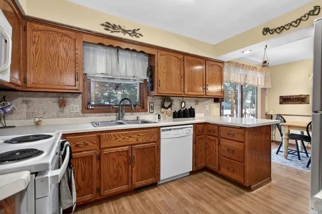 $319,900 | 2516 West Sunnyview Circle, Appleton, WI 54914