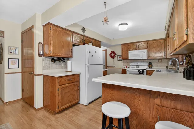 $319,900 | 2516 West Sunnyview Circle, Appleton, WI 54914