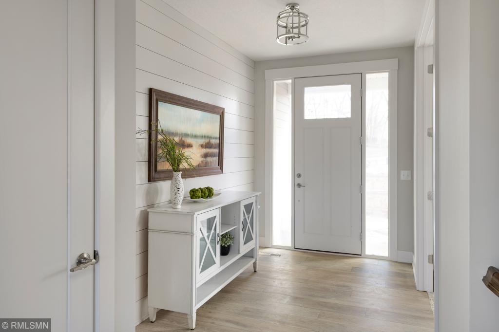 4818 Ridge Road Minnetonka, MN 55345 - Photo 10 of 29 Gallery Image 10