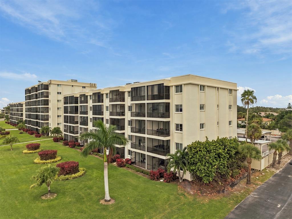 797 Beach Road, Unit 415 Sarasota, FL 34242 - Photo 14 of 24 Gallery Image 14