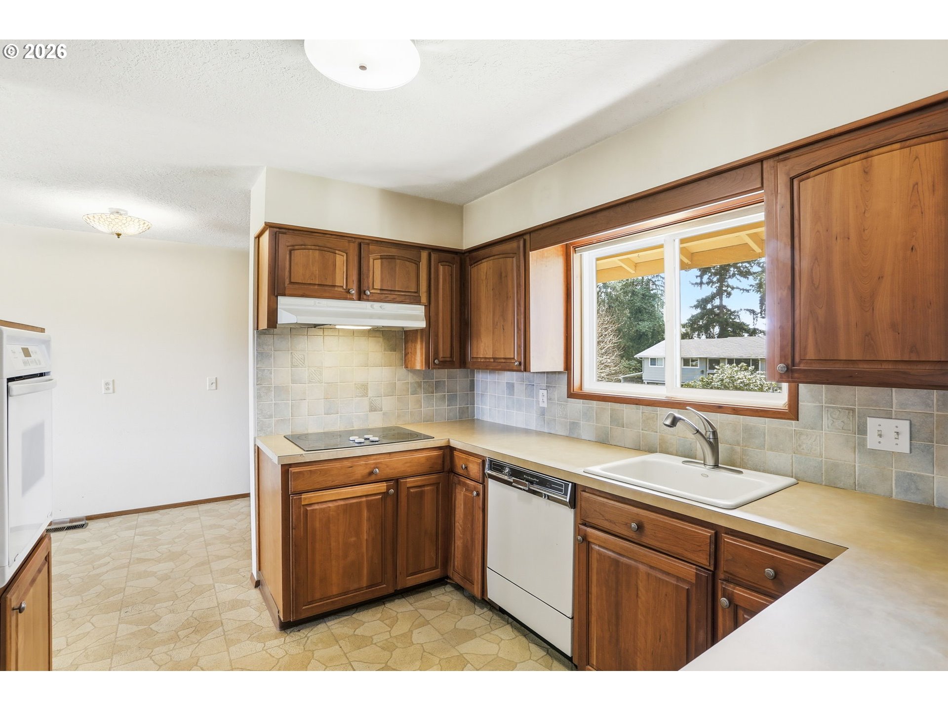 9925 Southwest Inez Street Portland, OR 97224 - Photo 13 of 32