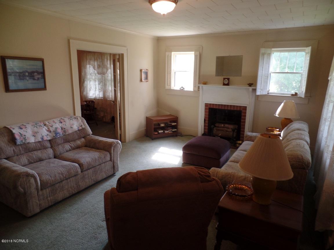 1663 Baldwin Elkins Road Clarkton, NC 28433 - Photo 2 of 16 Priest 2 - Living Room