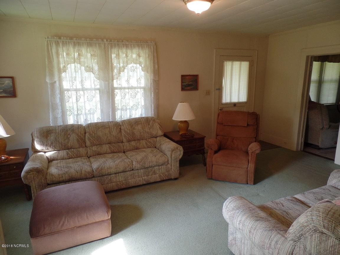 1663 Baldwin Elkins Road Clarkton, NC 28433 - Photo 3 of 16 Priest 3 - Living Room 2